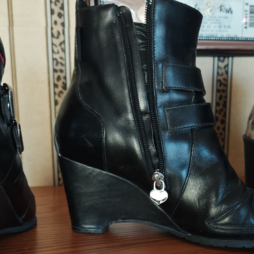 ICON Black Wedge Ankle Boots with Pink Cutout Details - Picture 3 of 3
